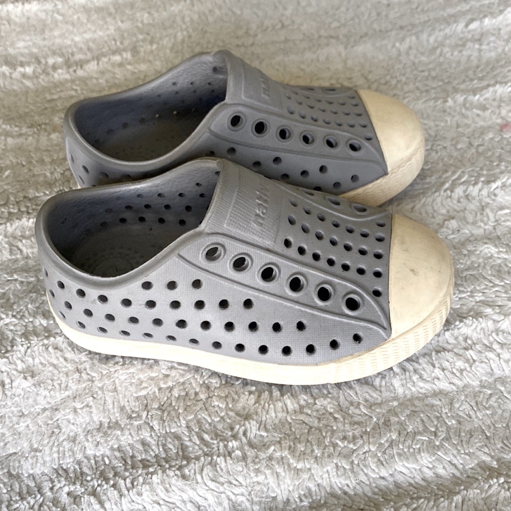 Native shoes, Jefferson style. Size C5 (toddler)